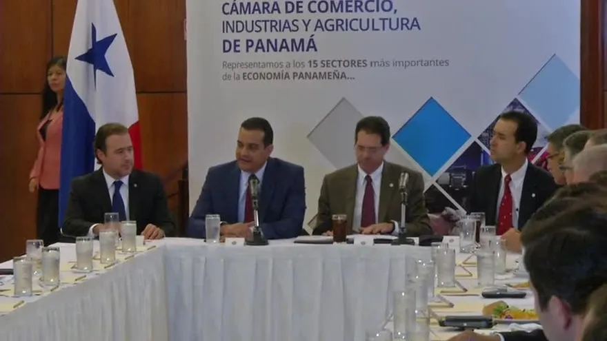 Buscan nuevas licencias para empresas de grupo Waked