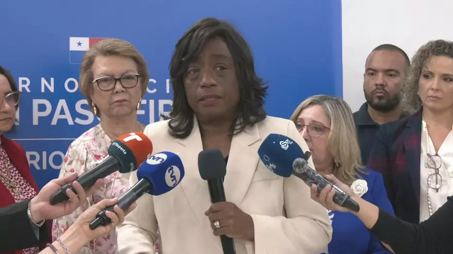 Lucy Molinar, ministra de Educación.