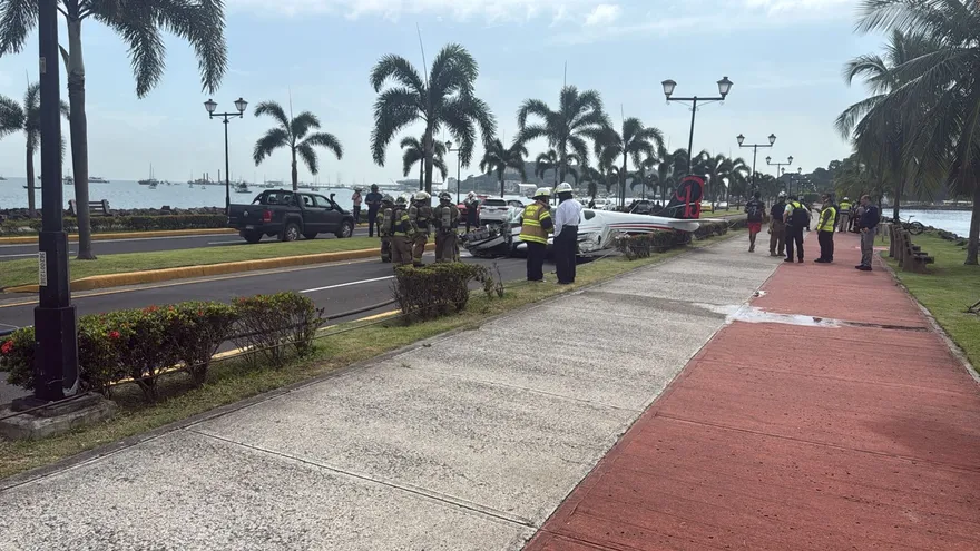 Avioneta se precipita en la Calzada de Amador