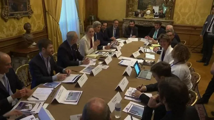 Gigantes digitales prometen medidas contra extremistas en la red