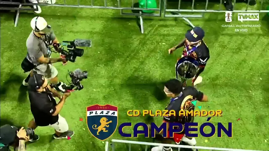 Plaza Amador levanta el trofeo de campeón del Torneo Clausura 2026 de la LPF