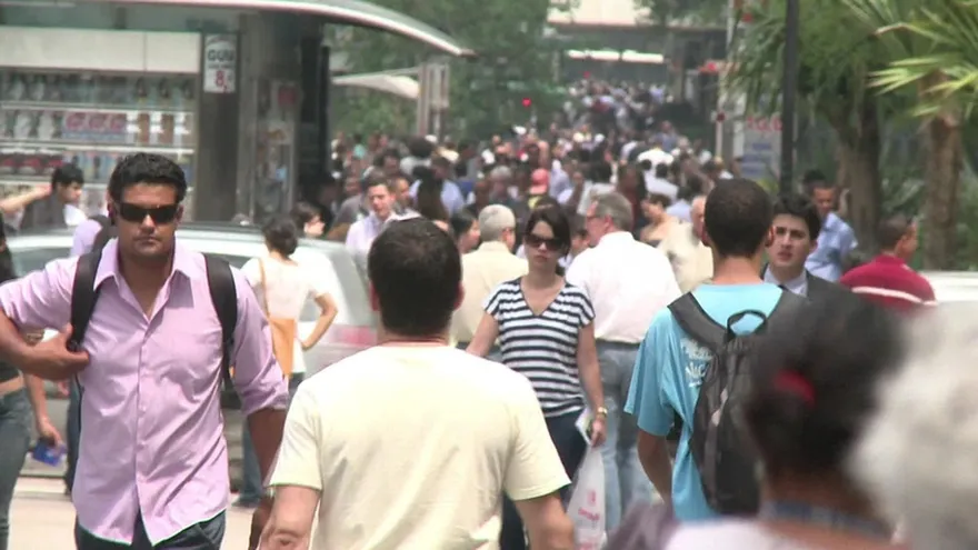 Economía brasileña se desplomó 3,8% en 2015