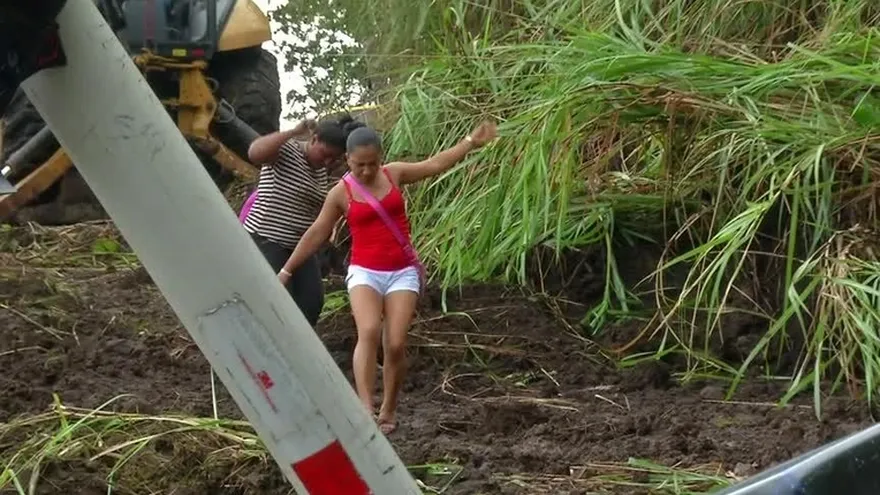 Derrumbes e inundaciones tras lluvias del fin de semana