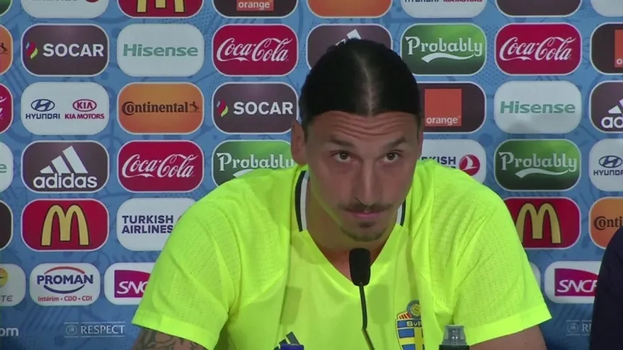 Zlatan Ibrahimovic anunció que jugará la próxima temporada en Manchester United