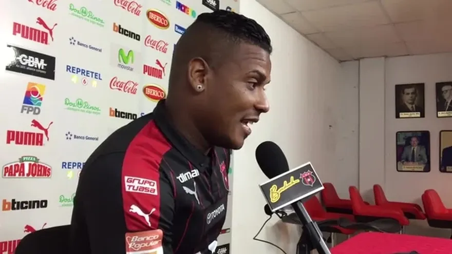 Harold Cummings, frente a la prensa "Tica"