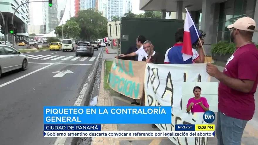 Movimiento ‘No a la reelección’ protesta frente a la Contraloría