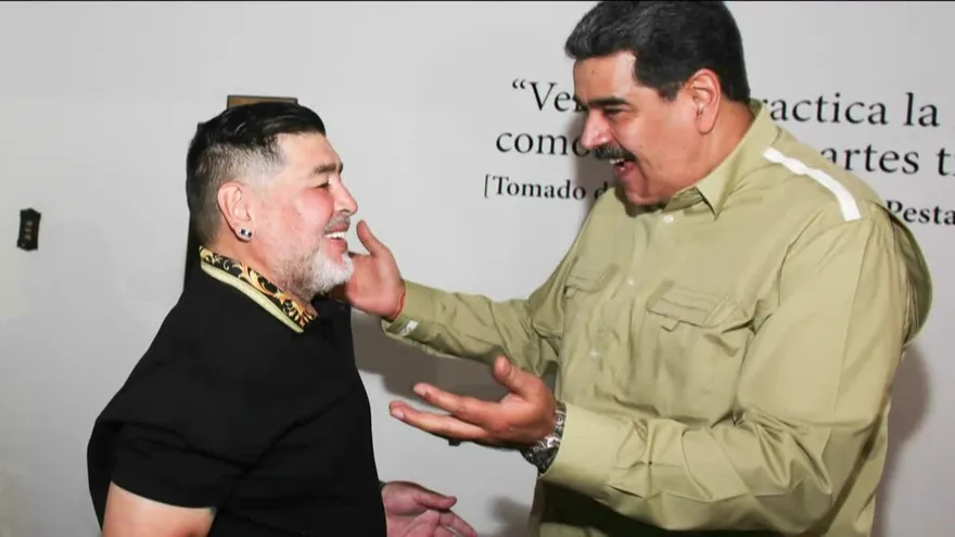 Maradona es recibido por Maduro en visita a Caracas