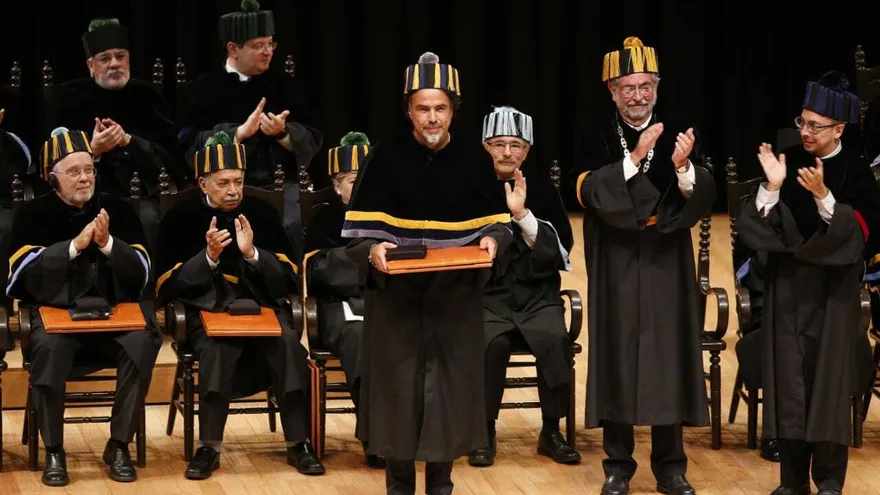 Cineasta mexicano González Iñárritu investido doctor honoris causa por la UNAM