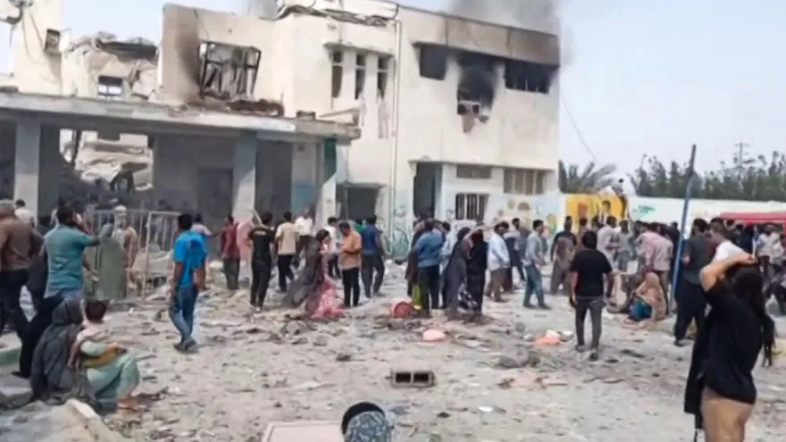 Imágenes de la televisión iraní muestran zonas atacadas en Irán