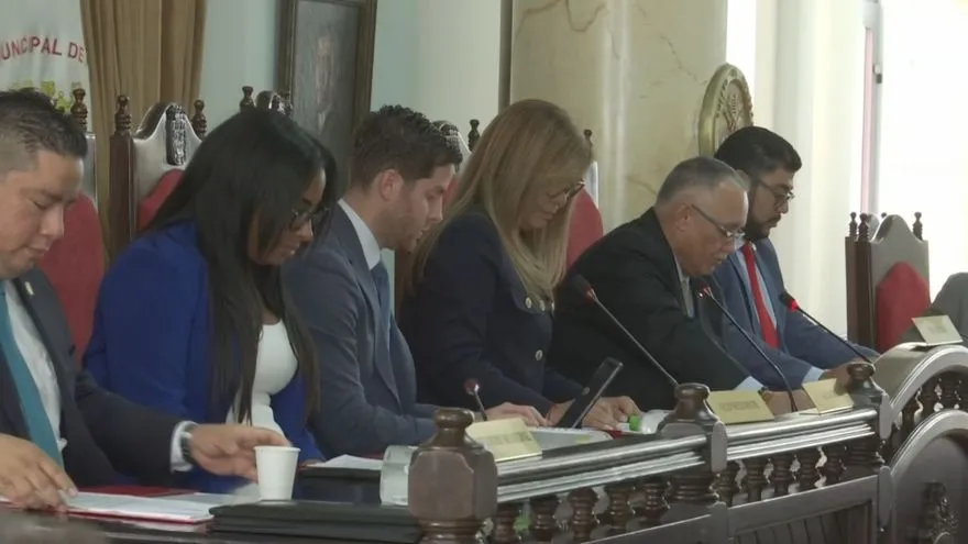 Sesión del Concejo Municipal de Panamá y el alcalde Mayer Mizachi.