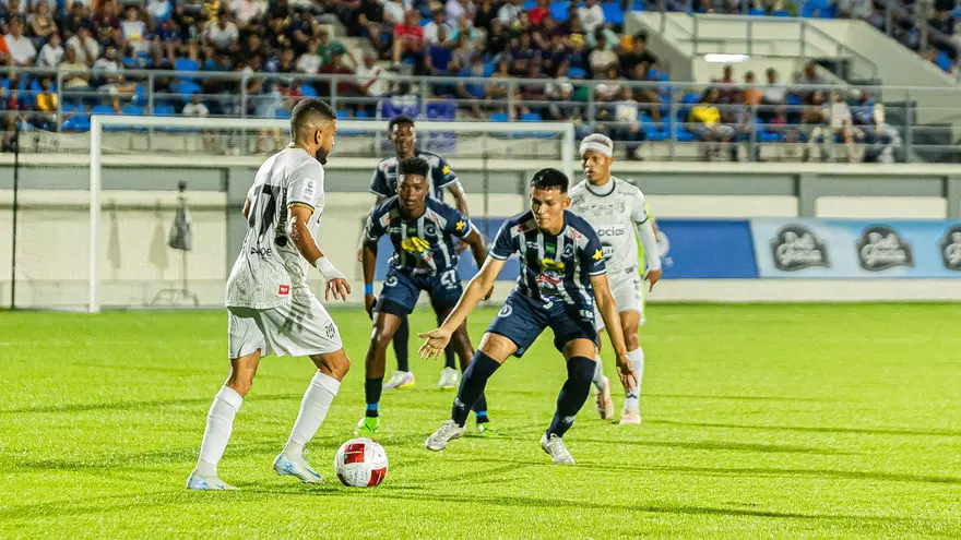 Veraguas United y CAI en acción