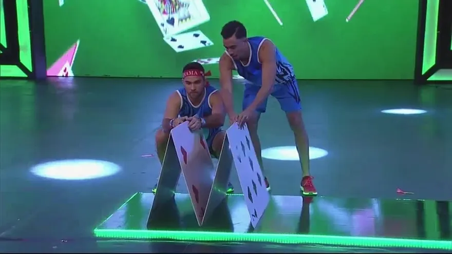 ¡Tensión total con los guerreros armando la Torre de Cartes!