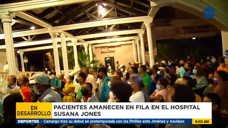 Largas filas para obtener una cita en el Hospital Susana Jones