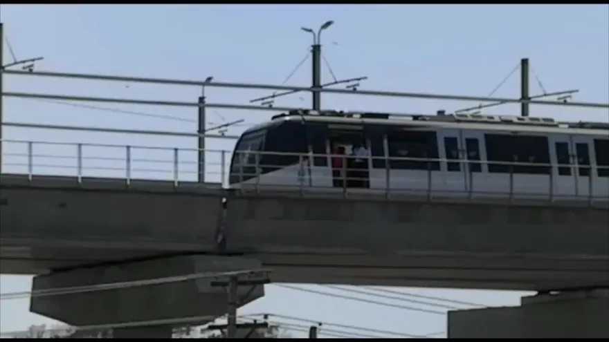 Usuarios del Metro quedan atrapados en el tren por el apagón nacional