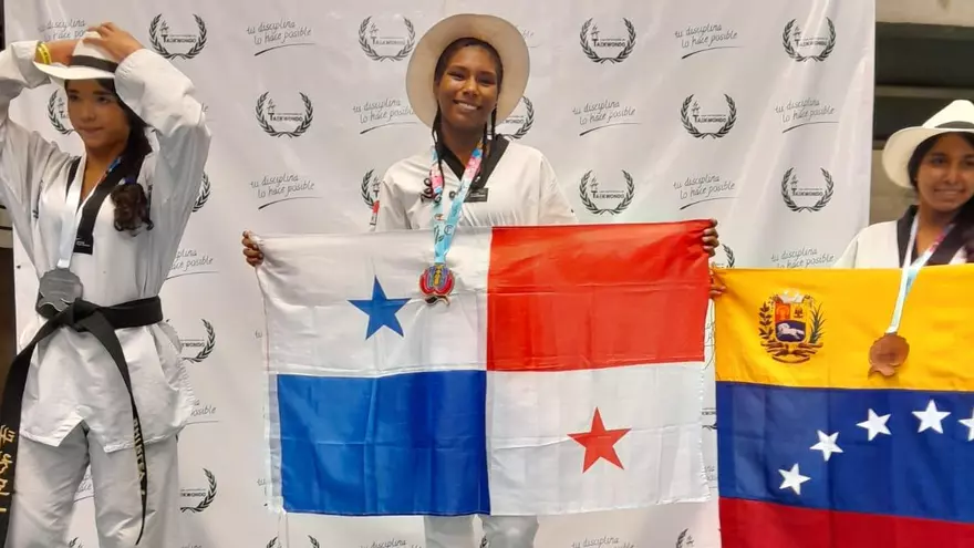 Amira Grira Vargas (c) se subió a lo más alto del podio