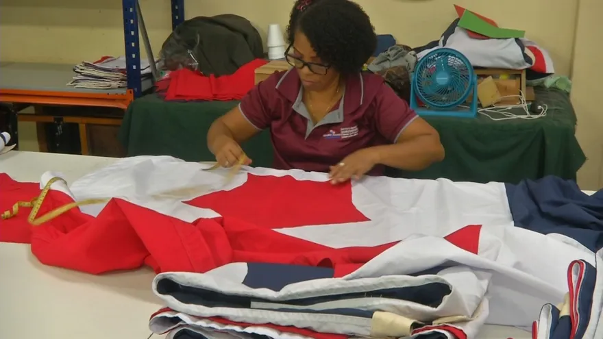 Se acelera producción de banderas patrias para las fiestas de noviembre