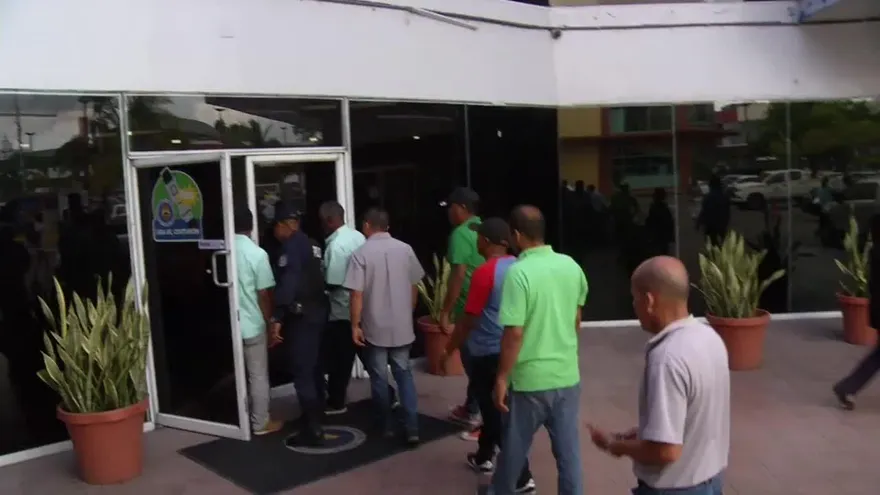 Autoridades logran acuerdo con transportistas piratas