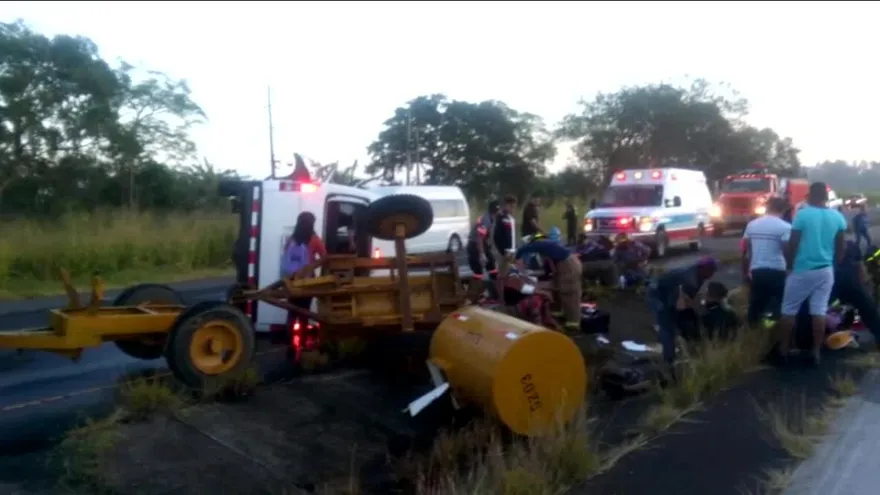 Vuelco en Santiago dejó una decena de heridos