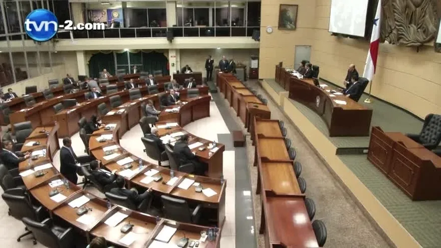 Blandón en desacuerdo con proyecto que exonera cobro de estacionamientos