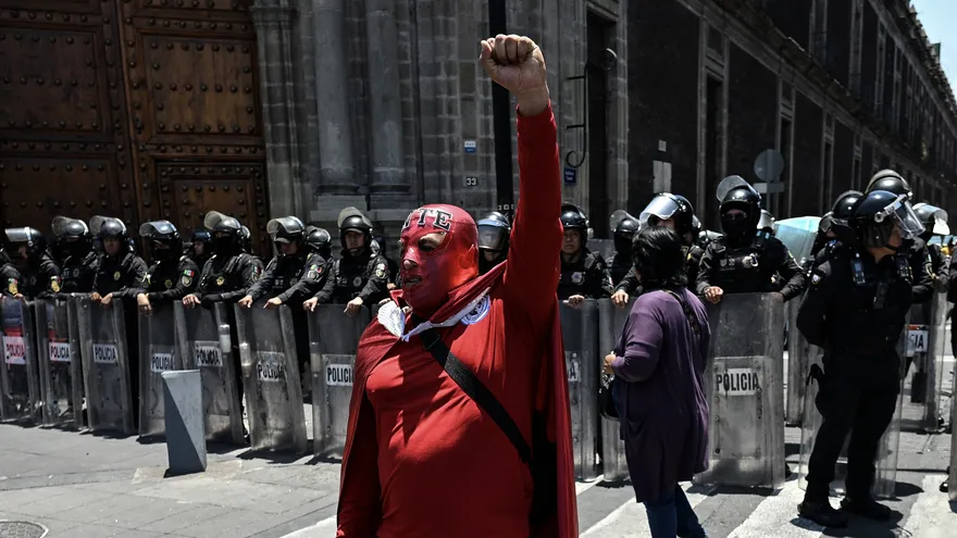 Maestros de México amenazan con protestas durante el Mundial-2026