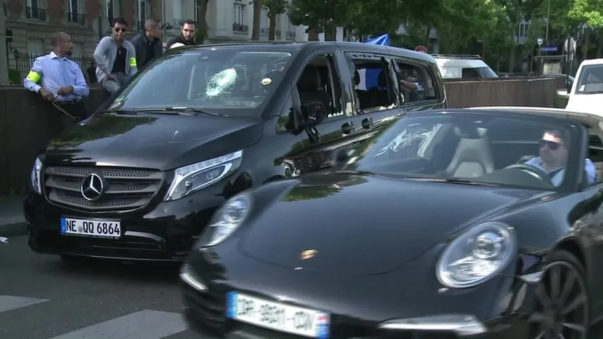 Uber suspende controvertido servicio en Francia