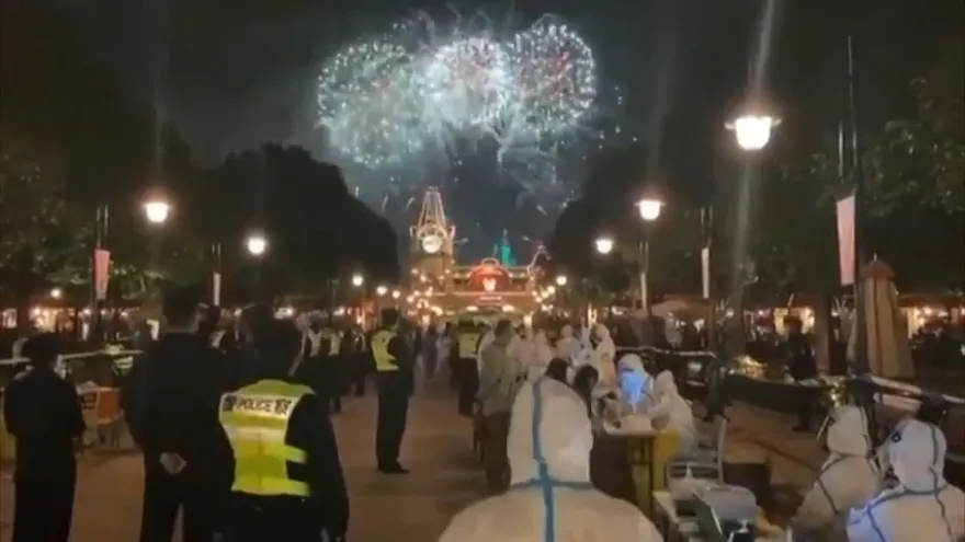 Shanghái Disneyland cierra por un caso de covid-19, otros países abren fronteras