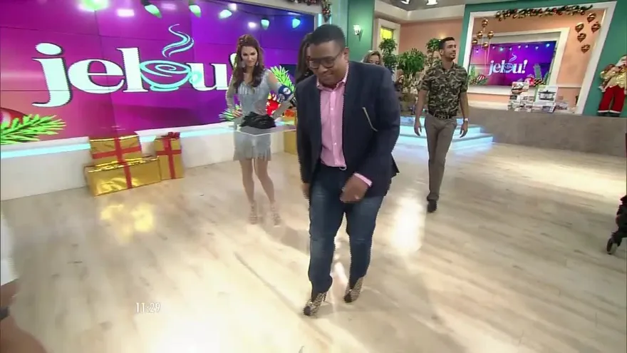 Eddy Vázquez inicia su 2018 caminando en tacones