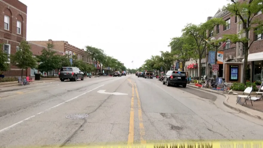 Siete cargos de asesinato para el presunto autor de matanza del 4 de julio en Estados Unidos.