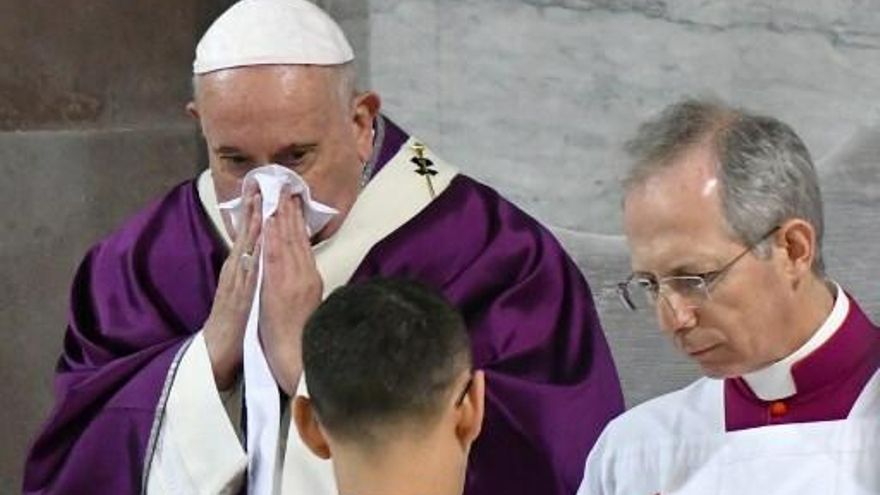 El Papa Francisco lucía el miércoles 26 levemente resfriado