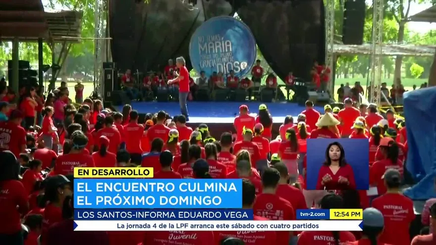 Jóvenes disfrutan las prédicas en el Encuentro Nacional de Renovación Juvenil