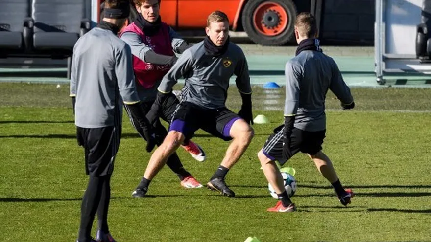 El Sevilla busca el pase a octavos en Maribor para dedicárselo a Berizzo.