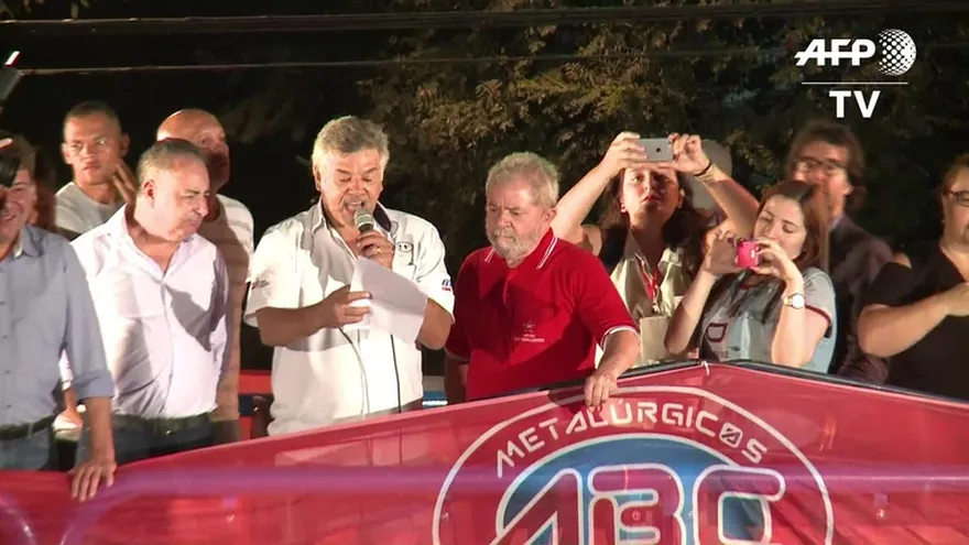 Lula y abogado del gobierno brasileño en defensa de Rousseff