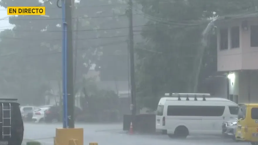 Onda tropical N°8 se encuentra sobre Panamá