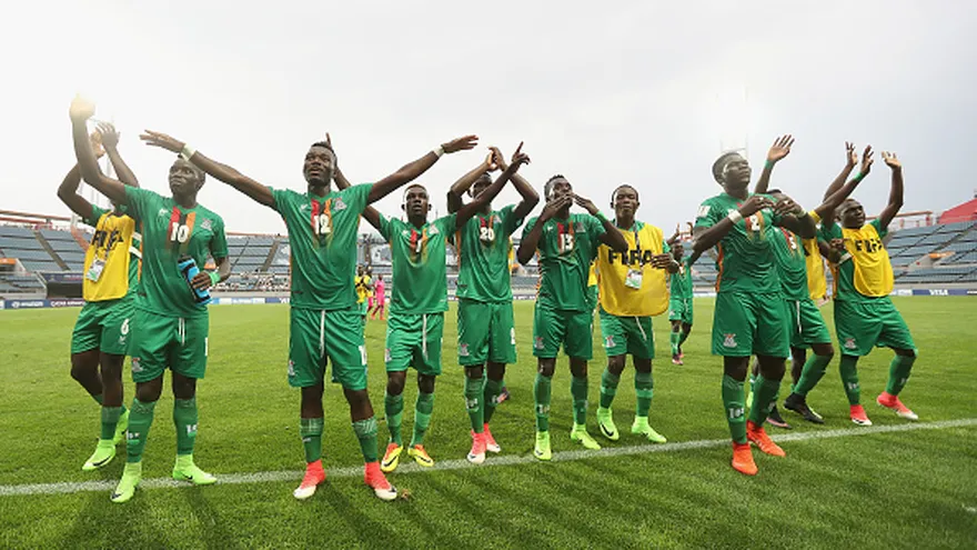 Jugadores de Zambia celebran su triunfo ante Irán