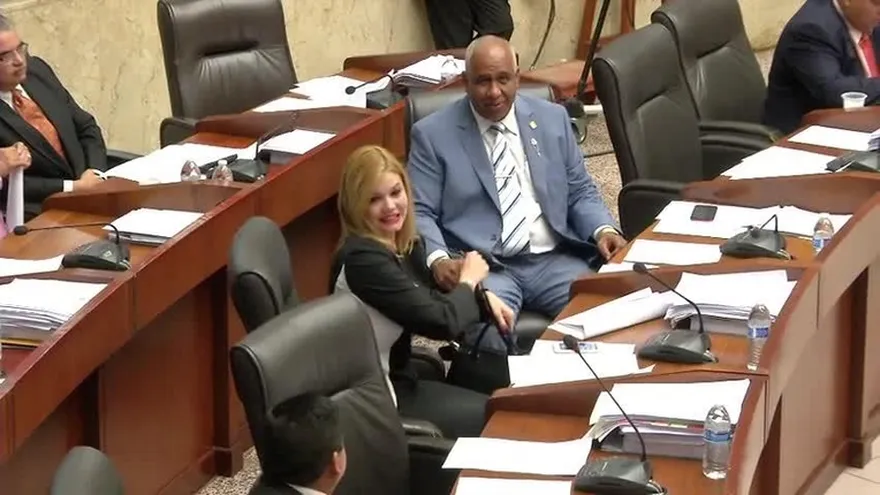 Las madres que se dividen entre sus hijos y la política