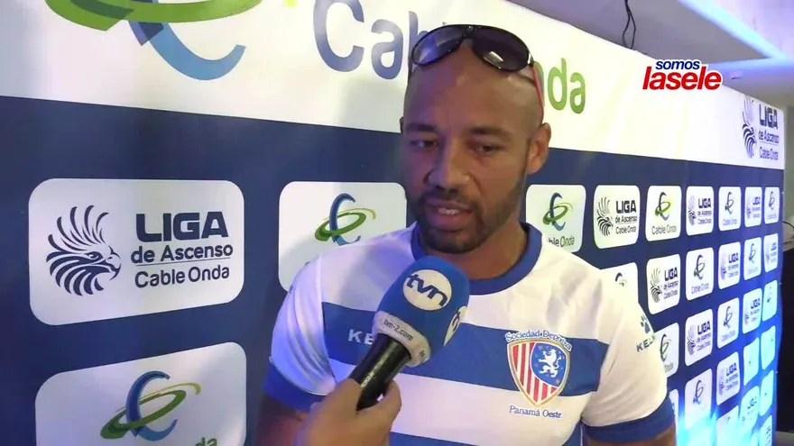 Oscar McFarlane habló sobre su actualidad y el abucheo de la afición a la Sele