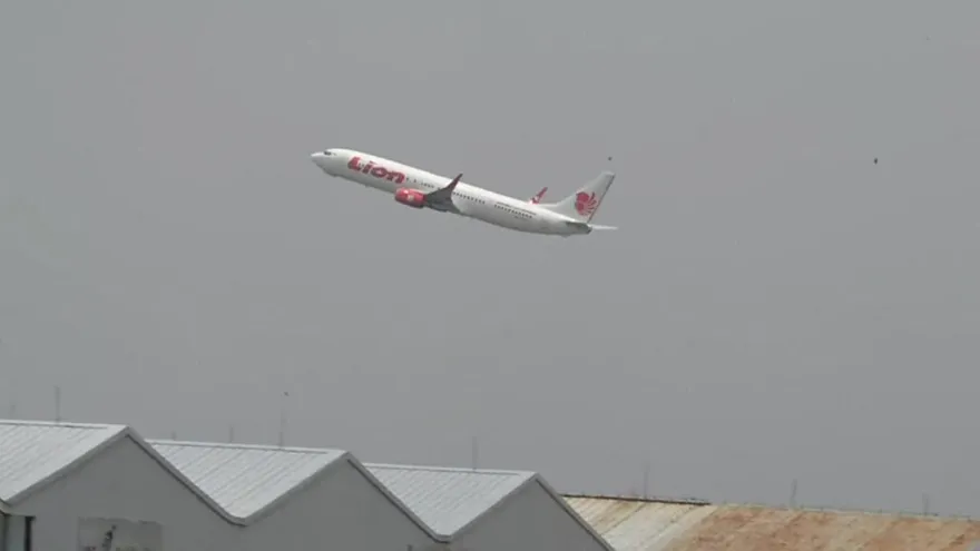 Avión de Lion Air se estrella en el mar en Indonesia