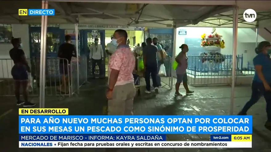 Panameños madrugan para comprar en el Mercado de Mariscos
