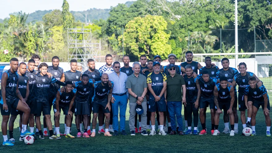 Reinaldo Rueda presente en los entrenamientos de UMECIT FC