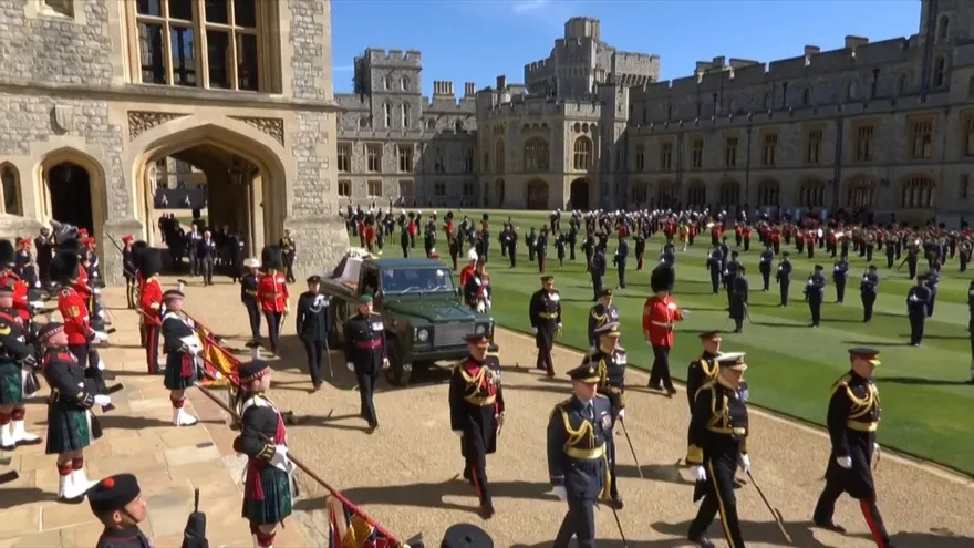 La reina Isabel II despidió a su esposo en una sobria ceremonia
