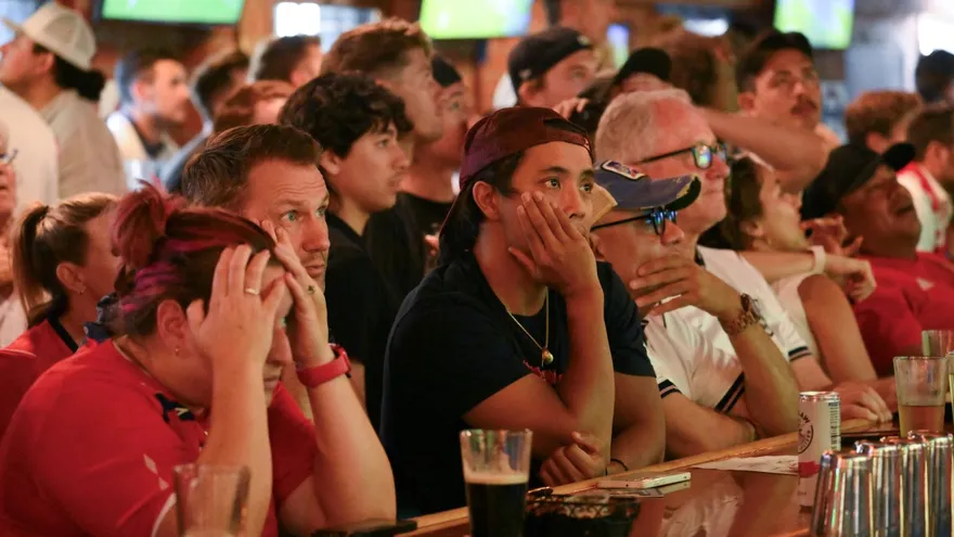 Aficionados ingleses en los Pubs Inglaterra vs Argentina Mundial 2026