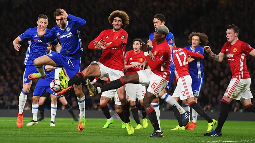 Acción del partido de la FA Cup entre el Mánchester United y el Chelsea