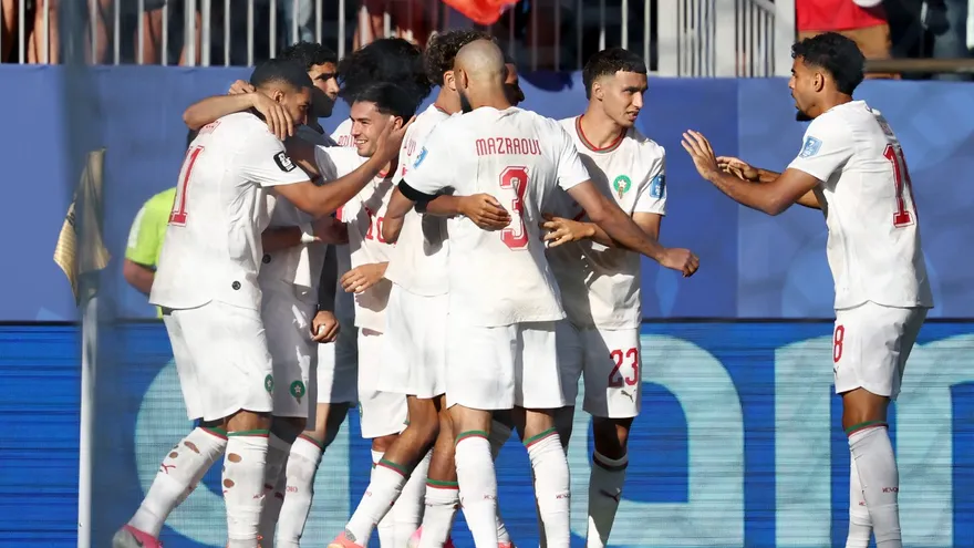 Jugadores de Marruecos celebran durante el partido ante Escocia