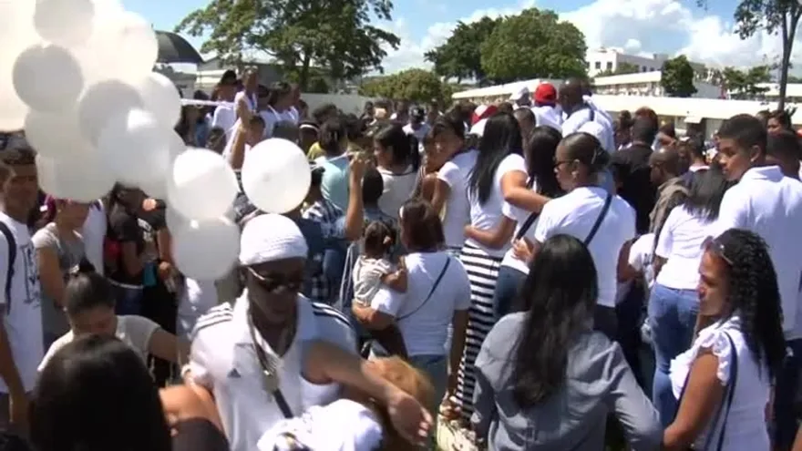 Sepelio de los cantantes del grupo  "The 5 love"