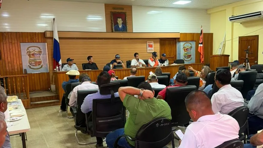 El Gobierno se reunió en Pedasí con alcaldes de áreas afectadas.