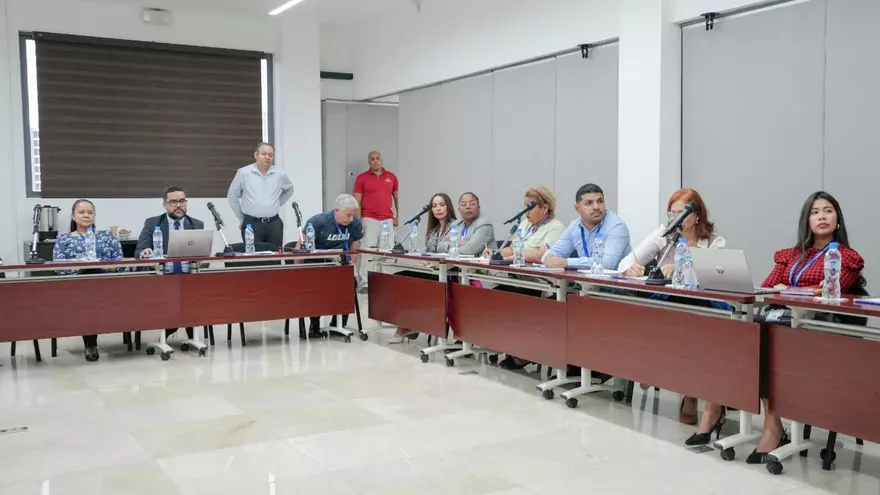 El Tribunal de Cuentas realizó capacitaciones en diferentes instituciones del país , sobre el manejo de la cosa pública.