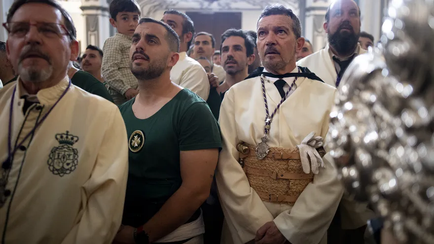 Foto archivo de Antonio Banderas en su hermandad en Málaga, España