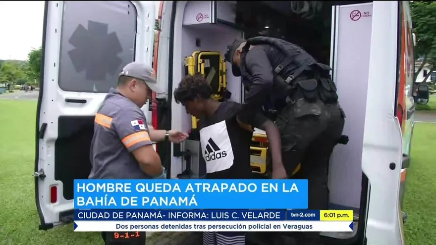 Hombre el rescatado de las aguas de la Bahía de Panamá