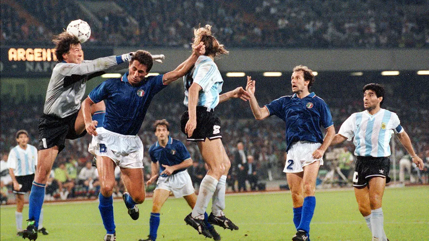 El balón de la Mano de Dios de Maradona se subastará en EEUU