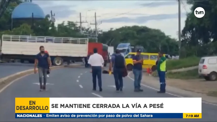 Se mantiene cerrada la vía en Pesé